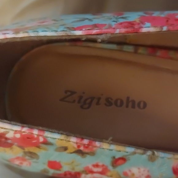 ZigiSoho Floral Patterned Heels, Size 10 - Picture 2 of 4